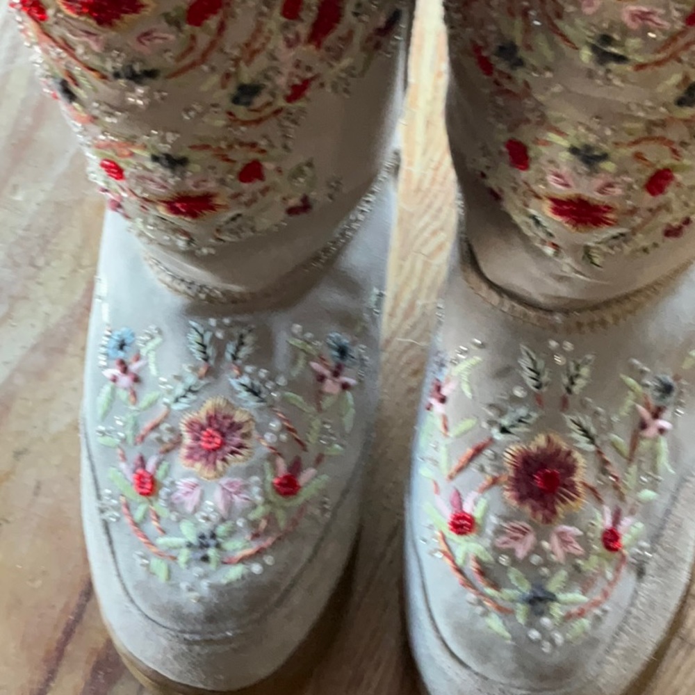 Shearling Embellished Winter Boots - image 3